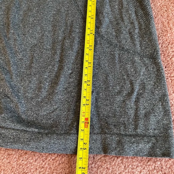Lululemon short sleeve top - Picture 4 of 5